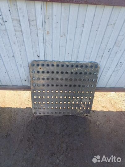 Площадка на крышку АКБ Volvo FH12