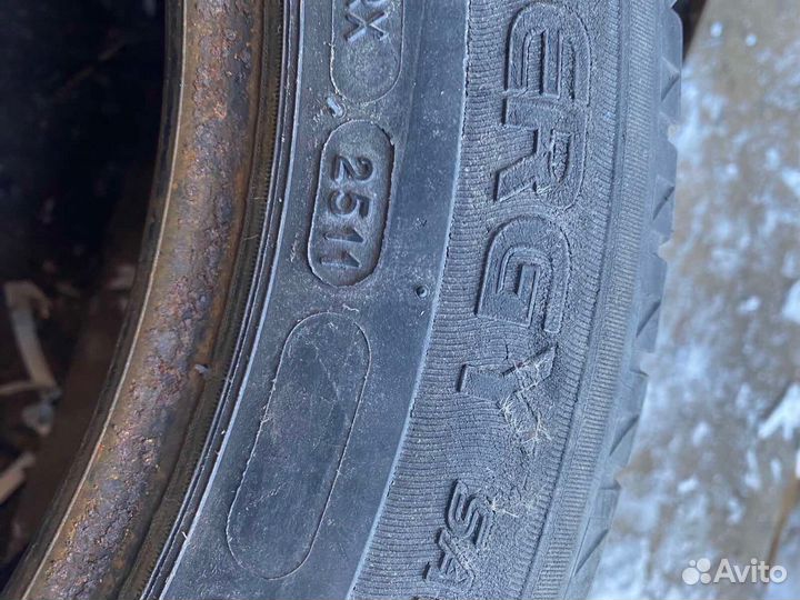 Две покрышки