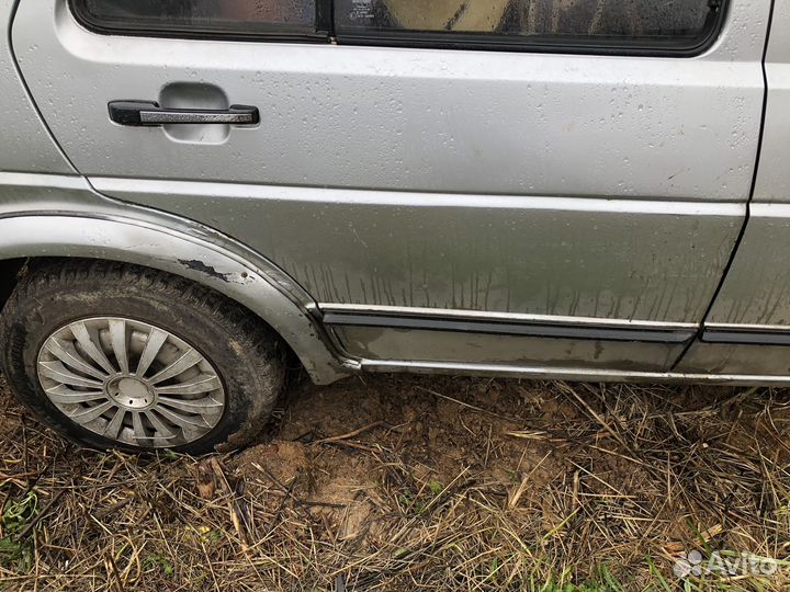 Задняя левая дверь volkswagen golf 2