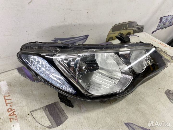 Фара передняя правая Honda Civic 4D