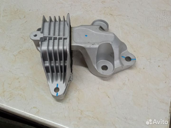 Подушка двигателя chevrolet malibu9 2016-2023 1.5L