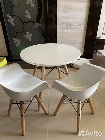 Детский стол и стулья