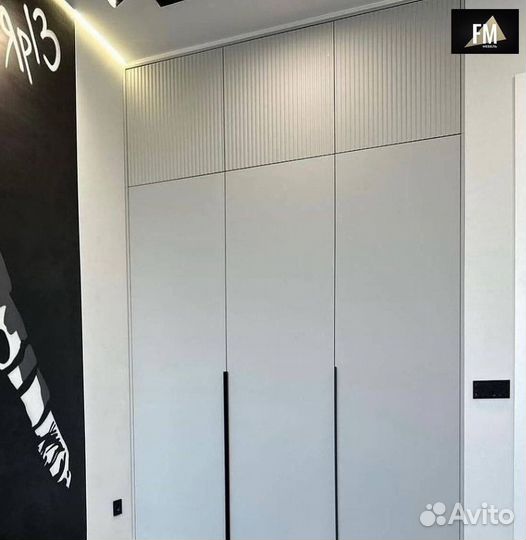 Встроенный распашной шкаф