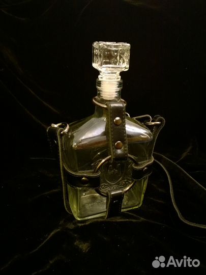 Графин в кожаной оплетке-подвесе на ремне