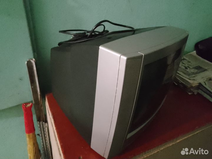 Телевизор цветного изображения erisson