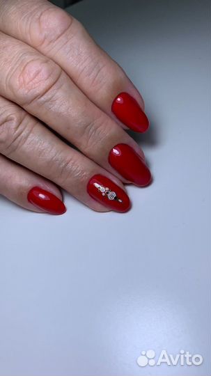 Маникюр на дому модель