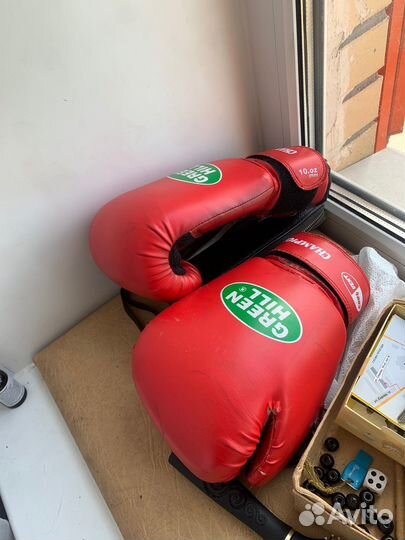 Боксерские перчатки green hill 10. Oz