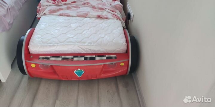 Детская кровать машинка с матрасом