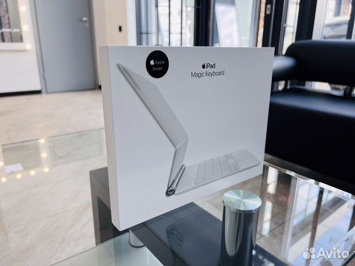 Клавиатура iPad Magic Keyboard. Новая. Гравировка
