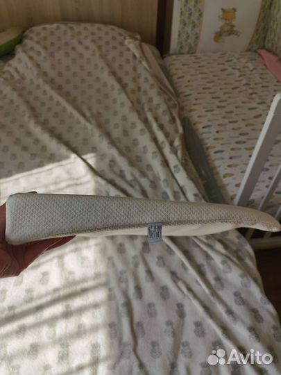 Позиционер для новорожденных в кроватку