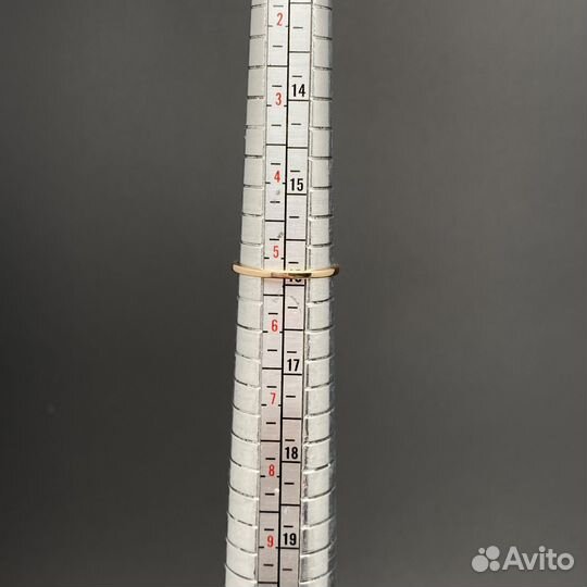 Золотое кольцо с камнями 585пр. размер: 15,9