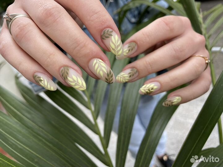 Модель на маникюр