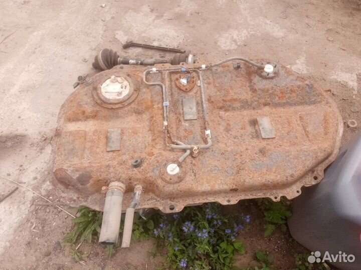 Топливный бак Mitsubishi Lancer 9