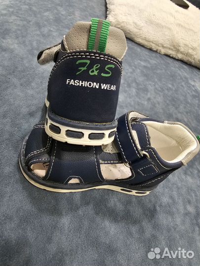 Сандалии для малышей