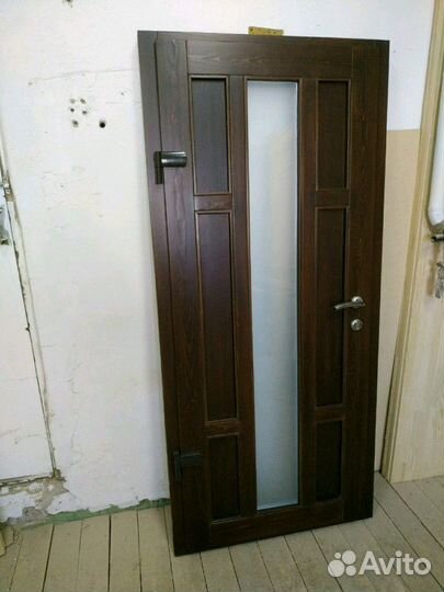 Дверь деревянная входная