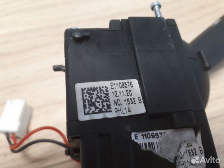 Переключатель поворотов подрулевой LADA Vesta Cros