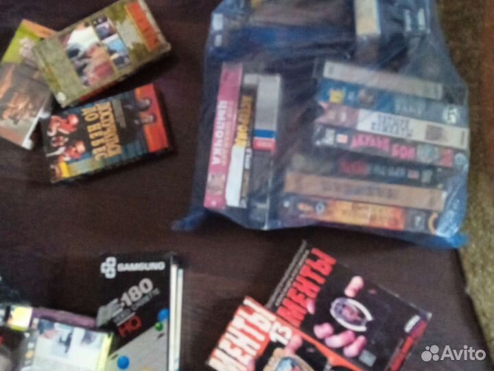 Видеокассеты, много ценного концерт мультики кино