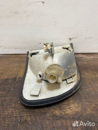 Поворотник Audi A6 C4 ABC 1996