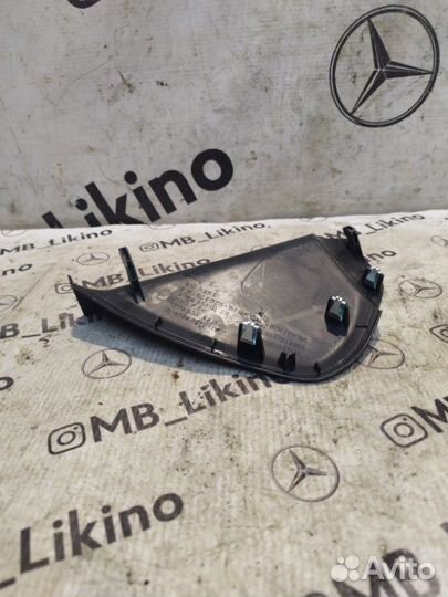 Накладка торпедо правая Mercedes Gl X164