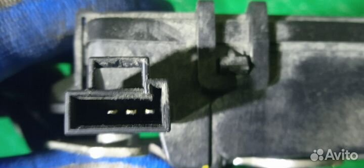 Замок крышки багажника Opel Astra H седан