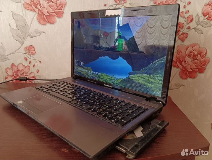 Lenovo Z575 15'6, 4 ядра AMD A8-3500M, 8 Гб озу