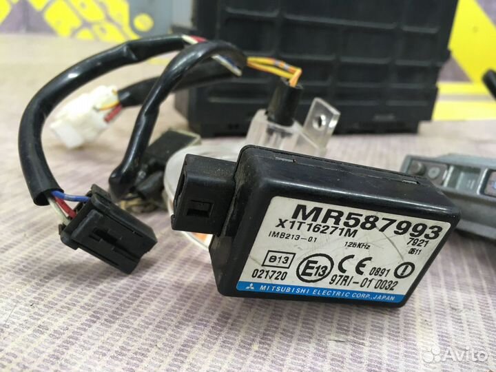 Замок зажигания Ключ Личинка Эбу Паджеро 4