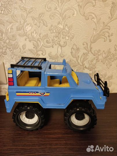 Внедорожник игрушка
