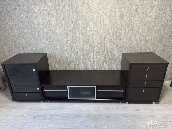 Тумба под телевизор и стойка интерерная