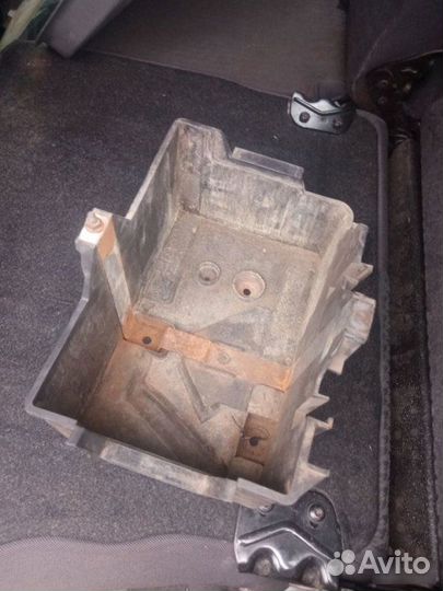 Площадка под акб Ford Fusion 2002