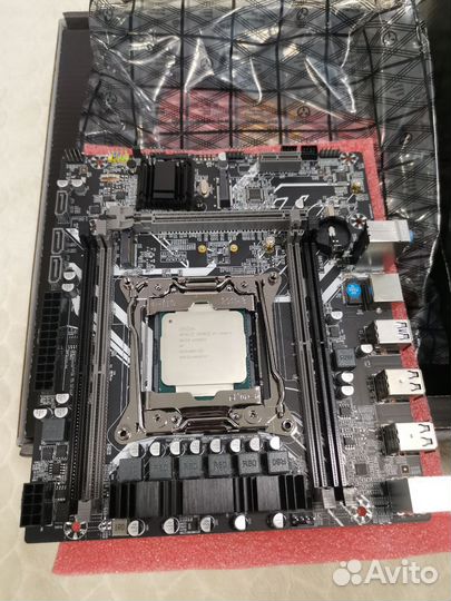 Материнская плата с процессором и памятью