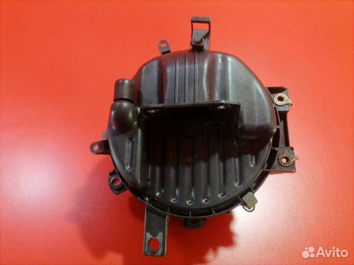 Корпус воздушного фильтра Toyota Hilux Surf