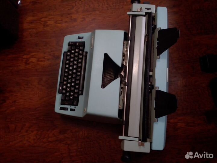 Электрическая печатная (пишущая) машинка Ятрань