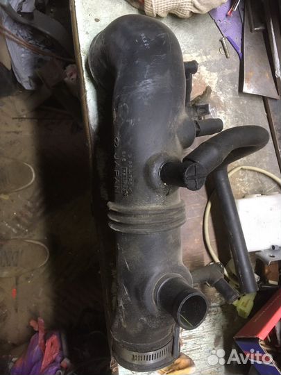 Патрубок впускной