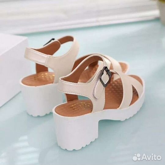 Новые кожаные босоножки