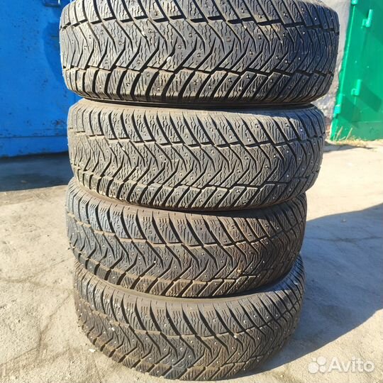 Yokohama Ice Guard IG65 215/60 R16