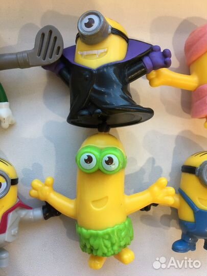 Миньоны из макдональдса и очки