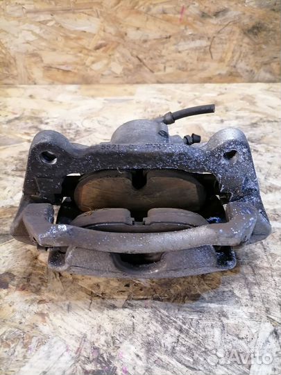 Суппорт передний правый Volkswagen Golf 7 1.4T CPT