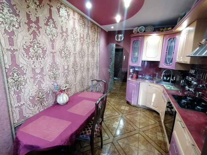 2-к. квартира, 56 м², 4/10 эт.