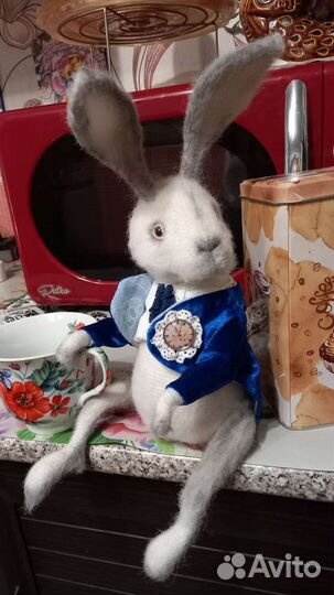 Вязаный заяц. Ручная работа