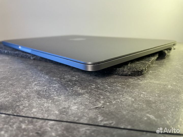 MacBook Pro 13 2020 8/256/i5 199 циклов