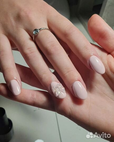 Модель на маникюр