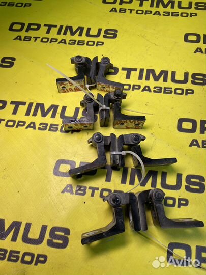 Петли дверные Skoda Octavia A5