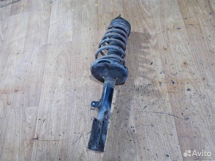 Амортизатор задний правый Toyota Camry V10 1991-1