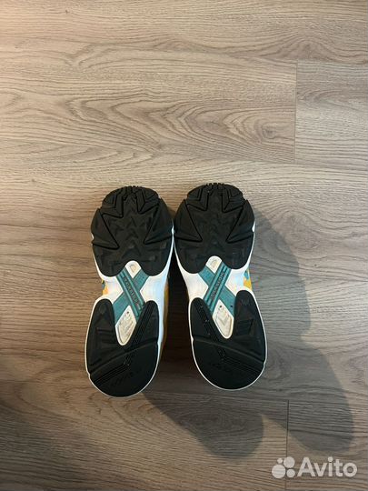 Кроссовки adidas originals yung-1