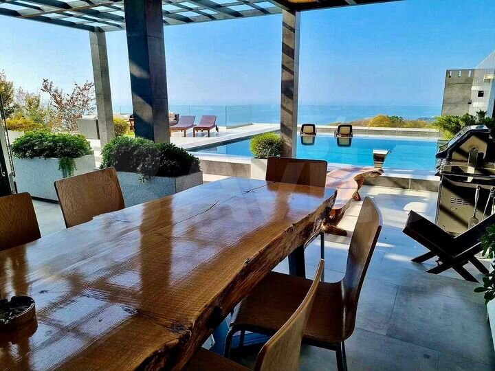 Дом 198 м² на участке 6 сот.