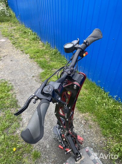 Электросамокат Ultron T128