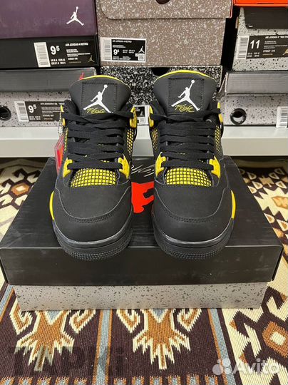 Nike Air Jordan 4 Retro Thunder Lux