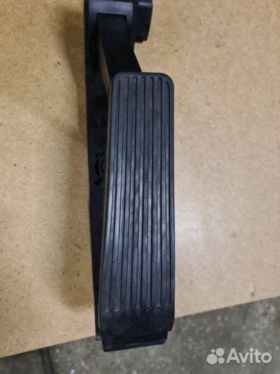 Педаль газа Mercedes-Benz S-Klass седан M273.961