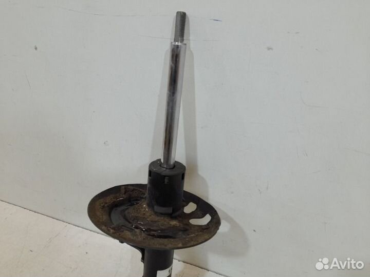 Амортизатор передний правый Toyota Camry V70