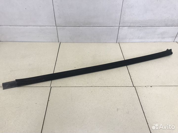 Накладка стекла заднего правого Sportage 2016